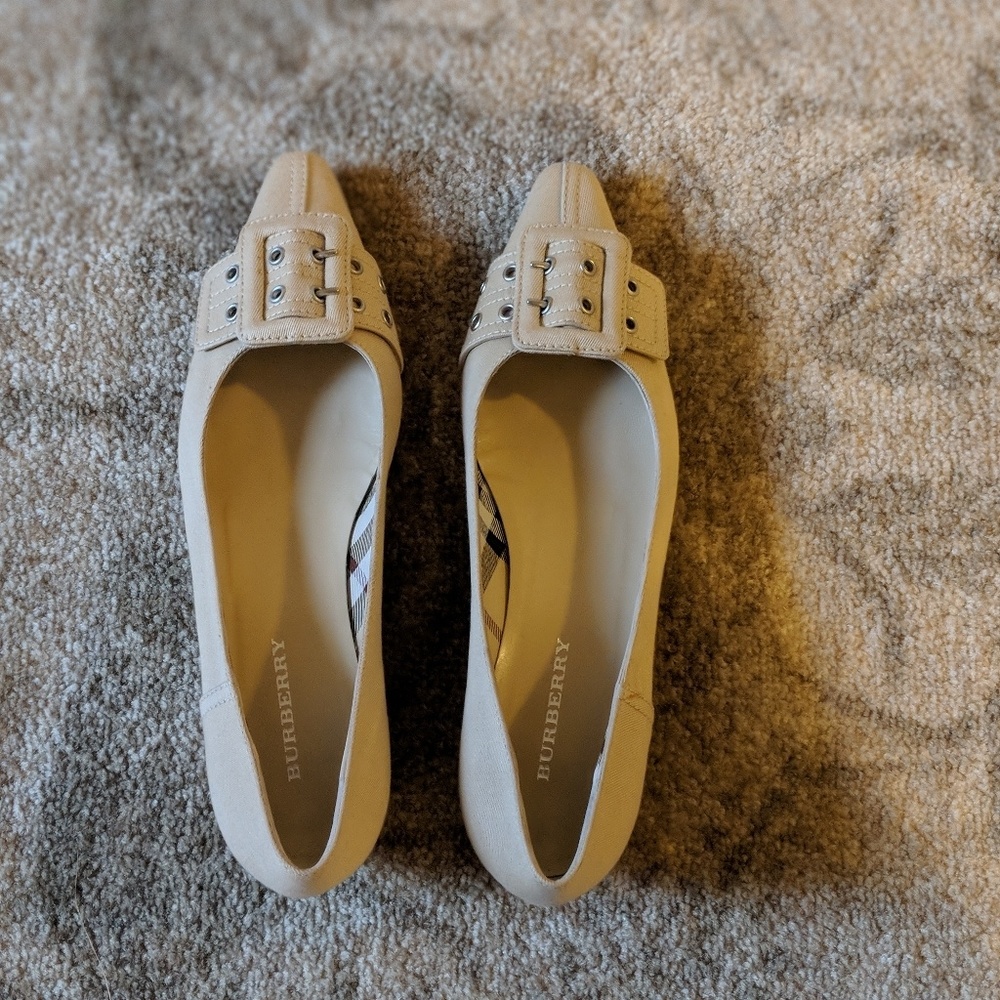Burberry Beige Leather Buckle Flats